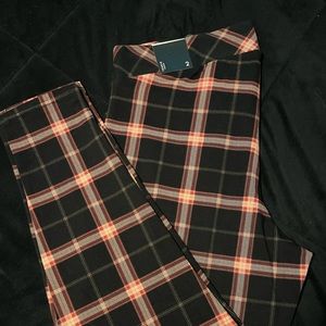 NWT Torrid Black/Plaid leggings Sz 2 (18-20)